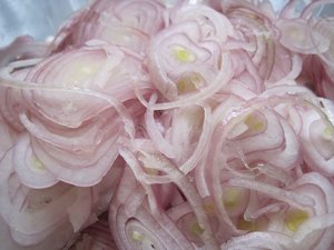 Image of Shallot Sliced - 3mm (sold per kg) from Supplybunny.com