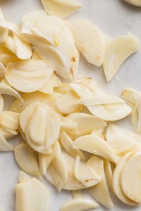 Image of Garlic Sliced - 2mm (sold per kg) from Supplybunny.com