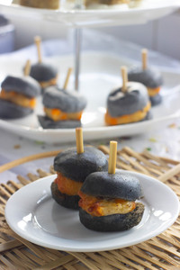 Image of Charcoal Burger 10 pcs (sold per pack) 木炭汉堡 from Supplybunny.com