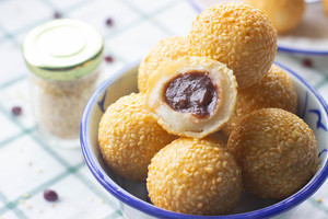Image of Sesame Ball (Red Bean) 15pcs (sold per pack) 红豆芝麻球 Bebola bijan from Supplybunny.com