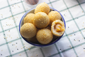 Image of Sesame Ball (Lotus) (24pkt x 15pcs) (sold per carton) B2B from Supplybunny.com