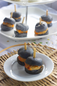 Image of Charcoal Burger (40pkt x 10pcs) (sold per carton) B2B from Supplybunny.com