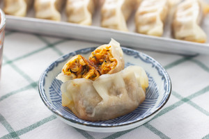 Image of Kimchi Gyoza (30pkt x 10pcs) (sold per carton) B2B from Supplybunny.com
