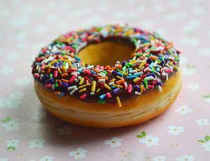 Image of Sch-Doughnut Chocolate Rainbow (Halal) 12pcs (sold per carton) from Supplybunny.com