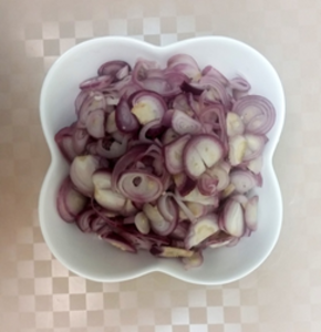 Image of Sliced Red Onion - 1kg/pack (sold per pack) from Supplybunny.com